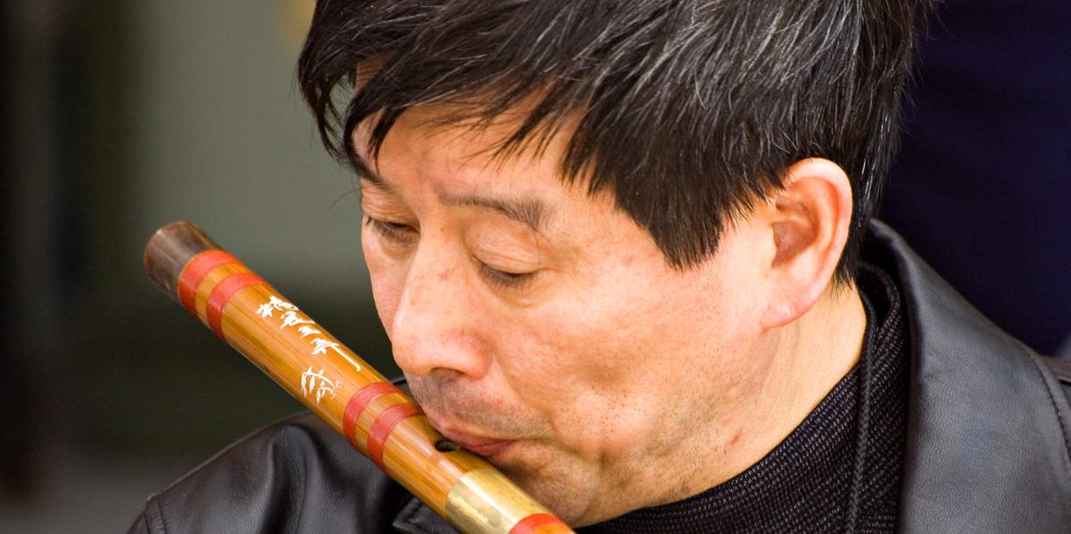 dizi flute player